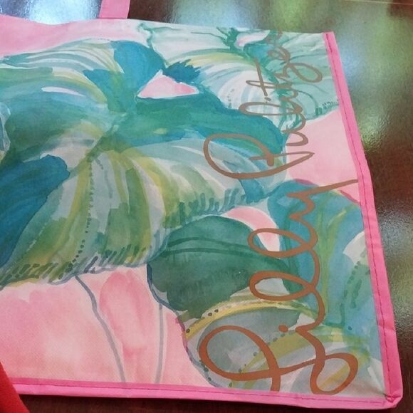 3 DESIGNER GIFT BAGS/ TOTES  WITH LOGOS...Excellent Used Condition. - Picture 4 of 11